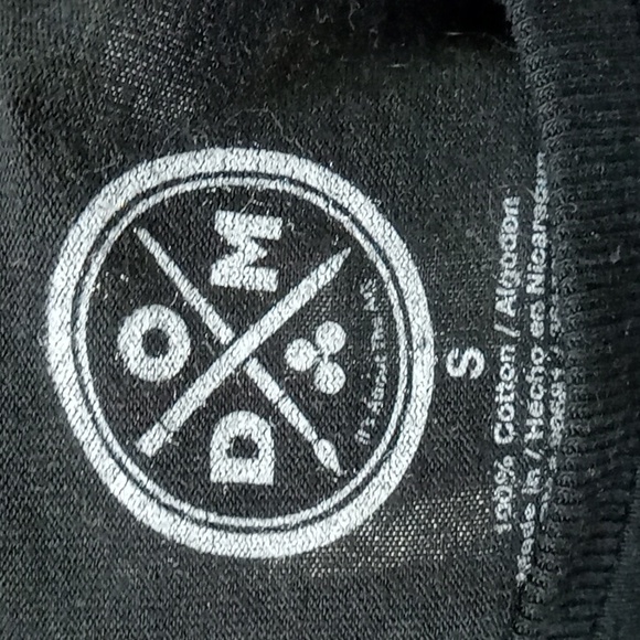 'Hug Life' Gangsta Cat Graphic Tee - Picture 3 of 3